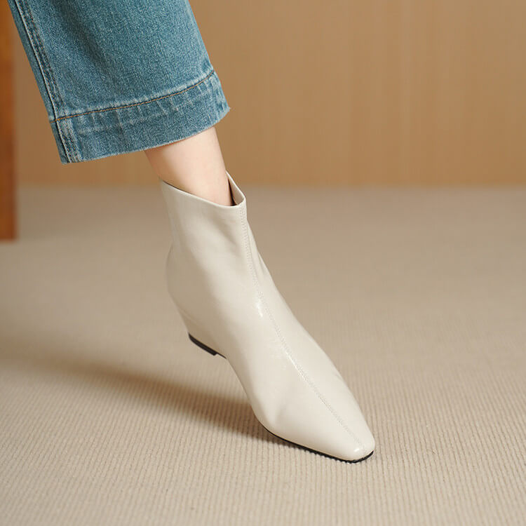 Elegant Pointed-Toe Wedge Ankle Boots - Oiled Lambskin Y2765 Boots Y2765