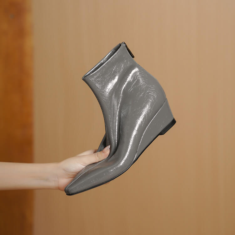 Elegant Pointed-Toe Wedge Ankle Boots - Oiled Lambskin Y2765 Boots Y2765