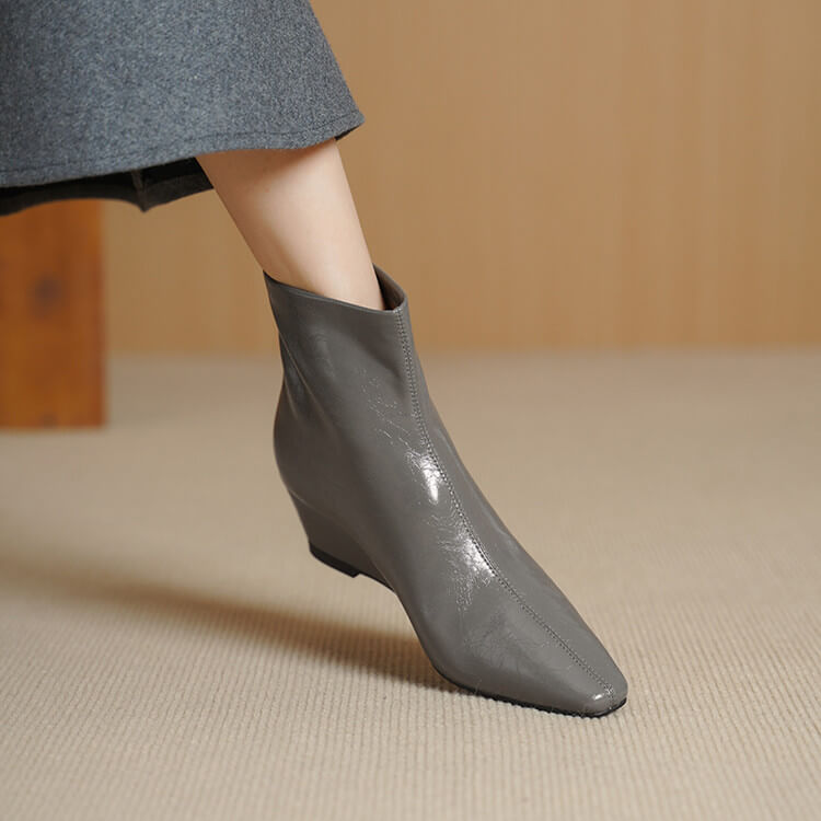Elegant Pointed-Toe Wedge Ankle Boots - Oiled Lambskin Y2765 Boots Y2765